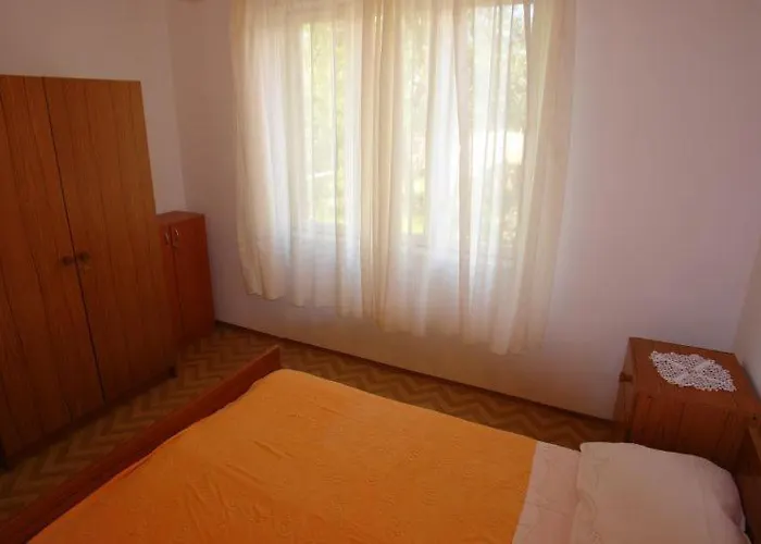 Gale Apartment